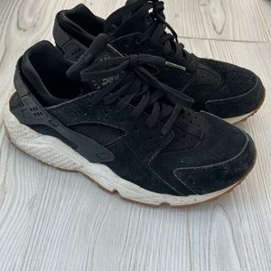 Womens Nike Huarache black suede 8.5